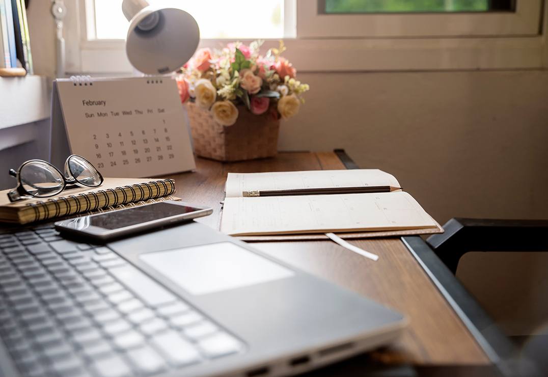 Bureau agenda laptop